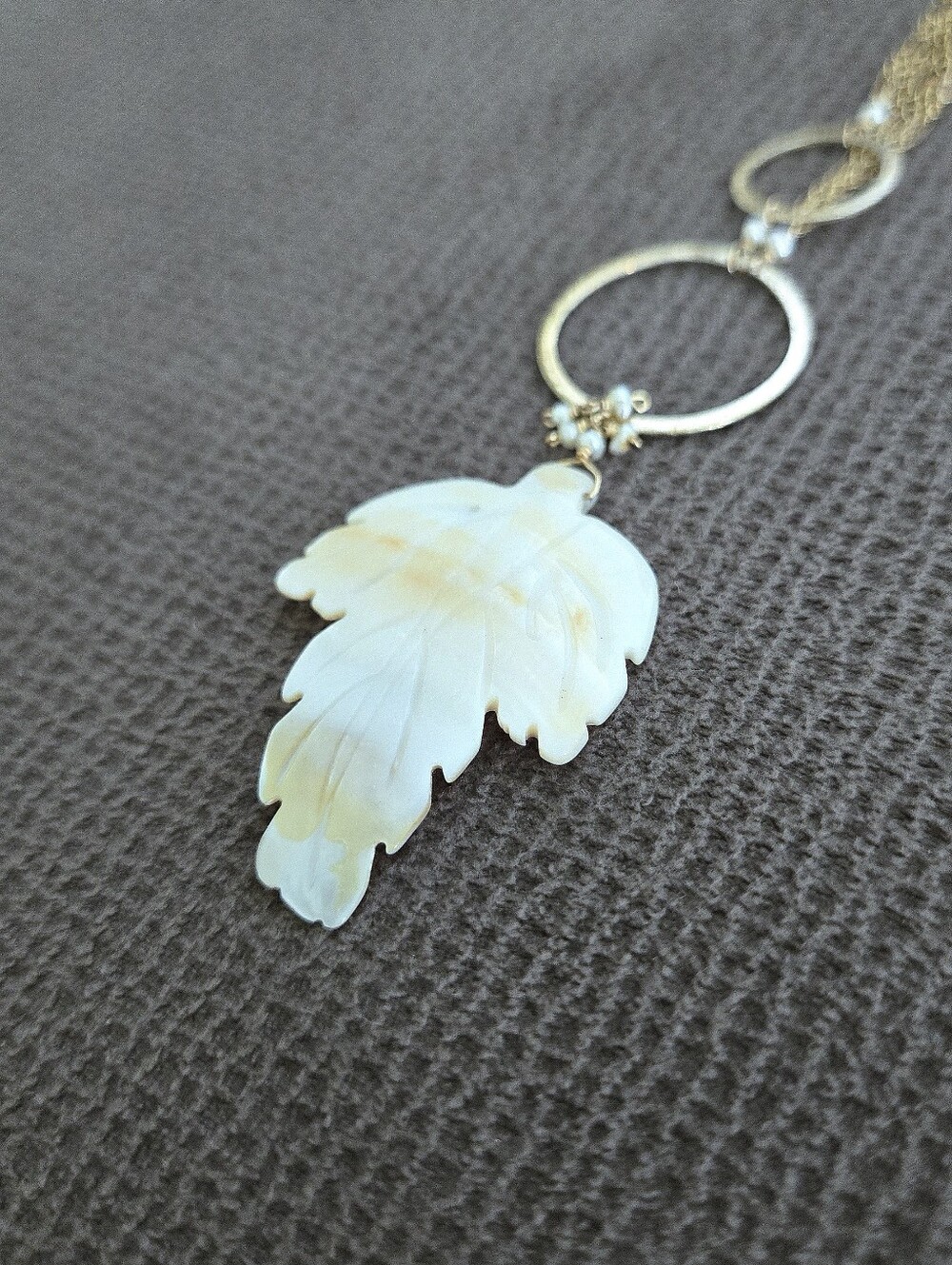 Mother of Pearl Leaf🍁 Pendant Necklace - NWOT - Picture 10 of 16